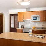 Puerto Chico B 公寓