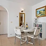 Puerto Chico B 公寓