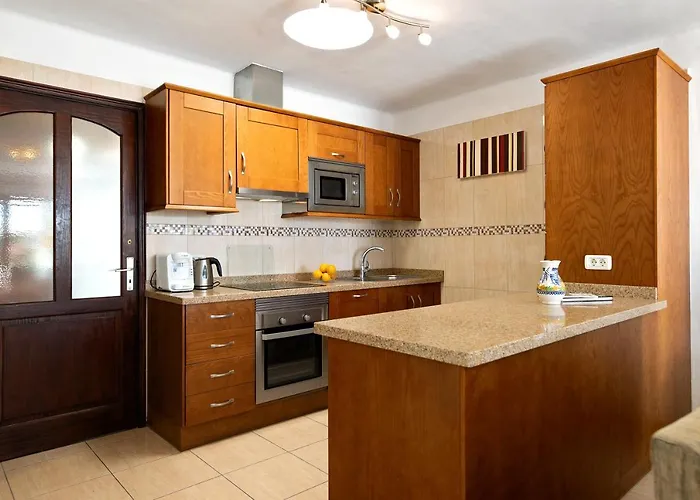 Puerto Chico B 公寓